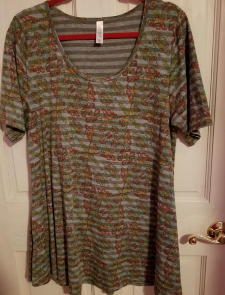 Lularoe top - Picture 2 of 2